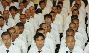  Tenaga kerja Indonesia (TKI) bersiap untuk diberangkatkan 